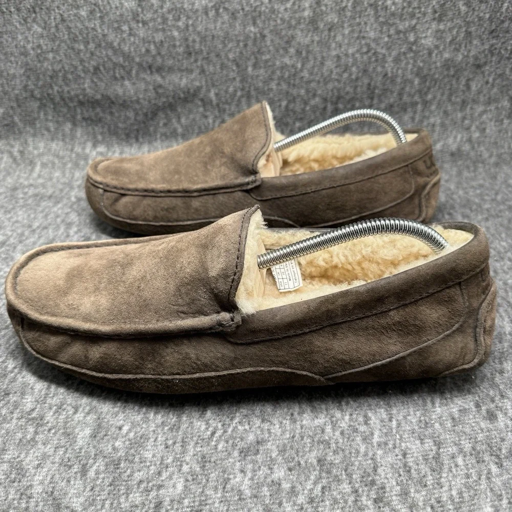 UGG Australia Ascot Genuine Shearling Suede Slippers Mens Size 11 Chocolate 5775